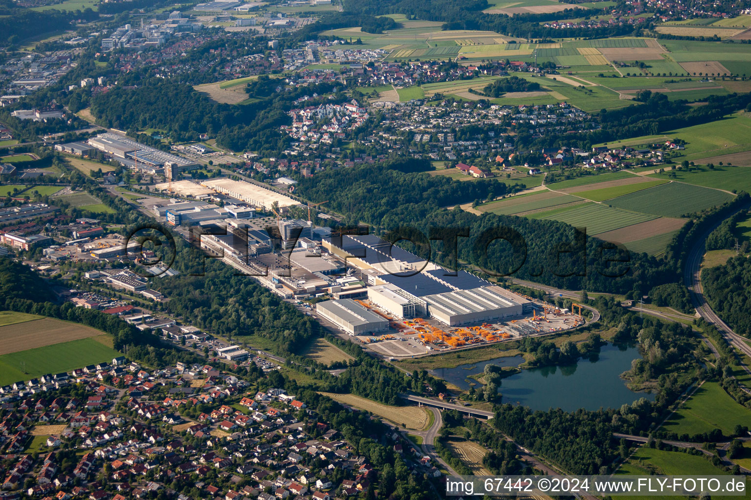 Vue aérienne de Usine Liebherr à Biberach an der Riß dans le département Bade-Wurtemberg, Allemagne