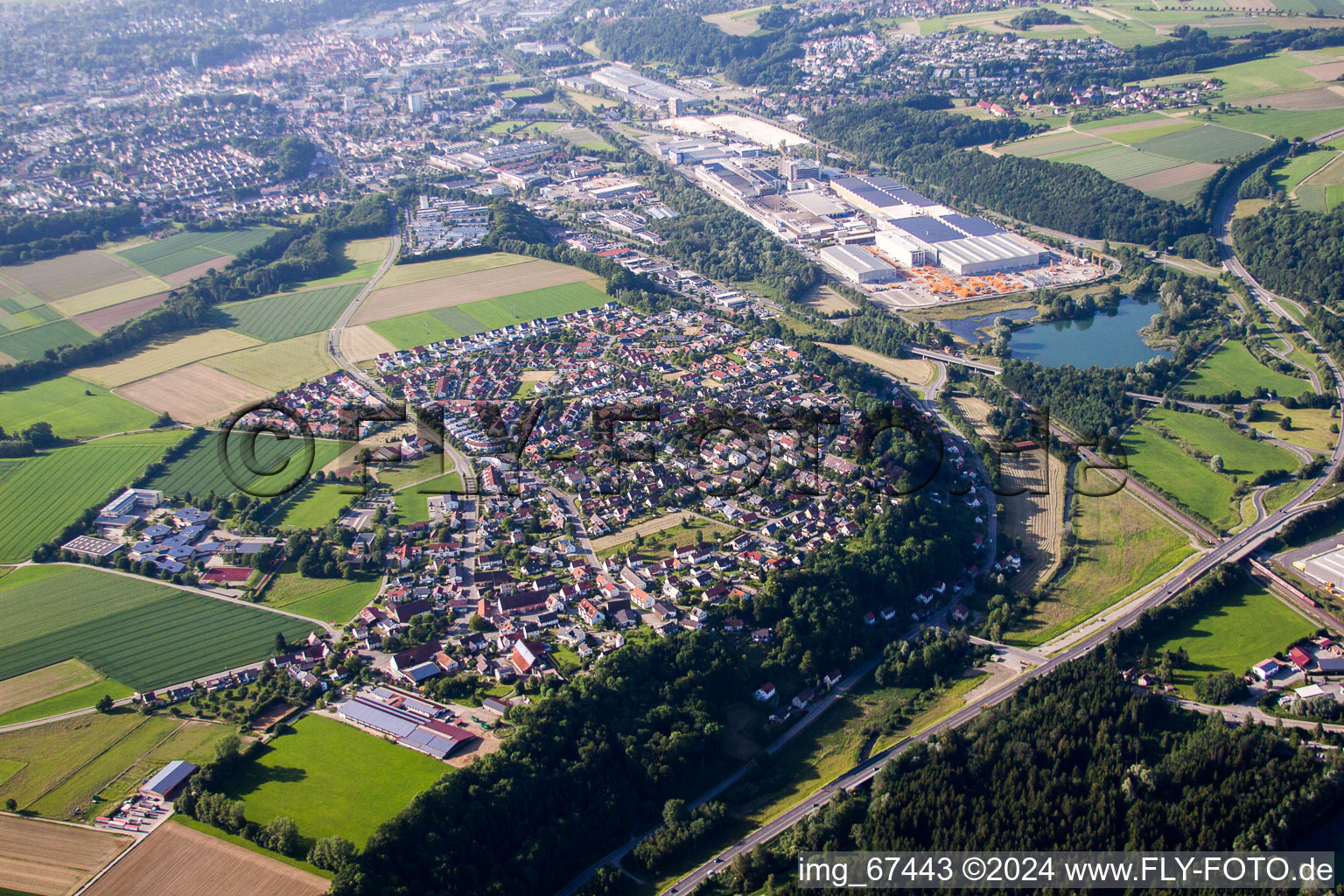 Vue aérienne de Site de l'usine Liebherr-Werk Biberach GmbH à le quartier Rißegg in Biberach an der Riß dans le département Bade-Wurtemberg, Allemagne