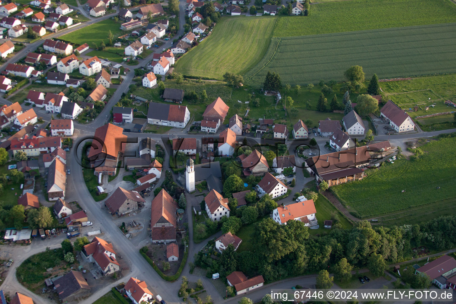 Vue aérienne de Saint Nicolas à le quartier Reute in Mittelbiberach dans le département Bade-Wurtemberg, Allemagne