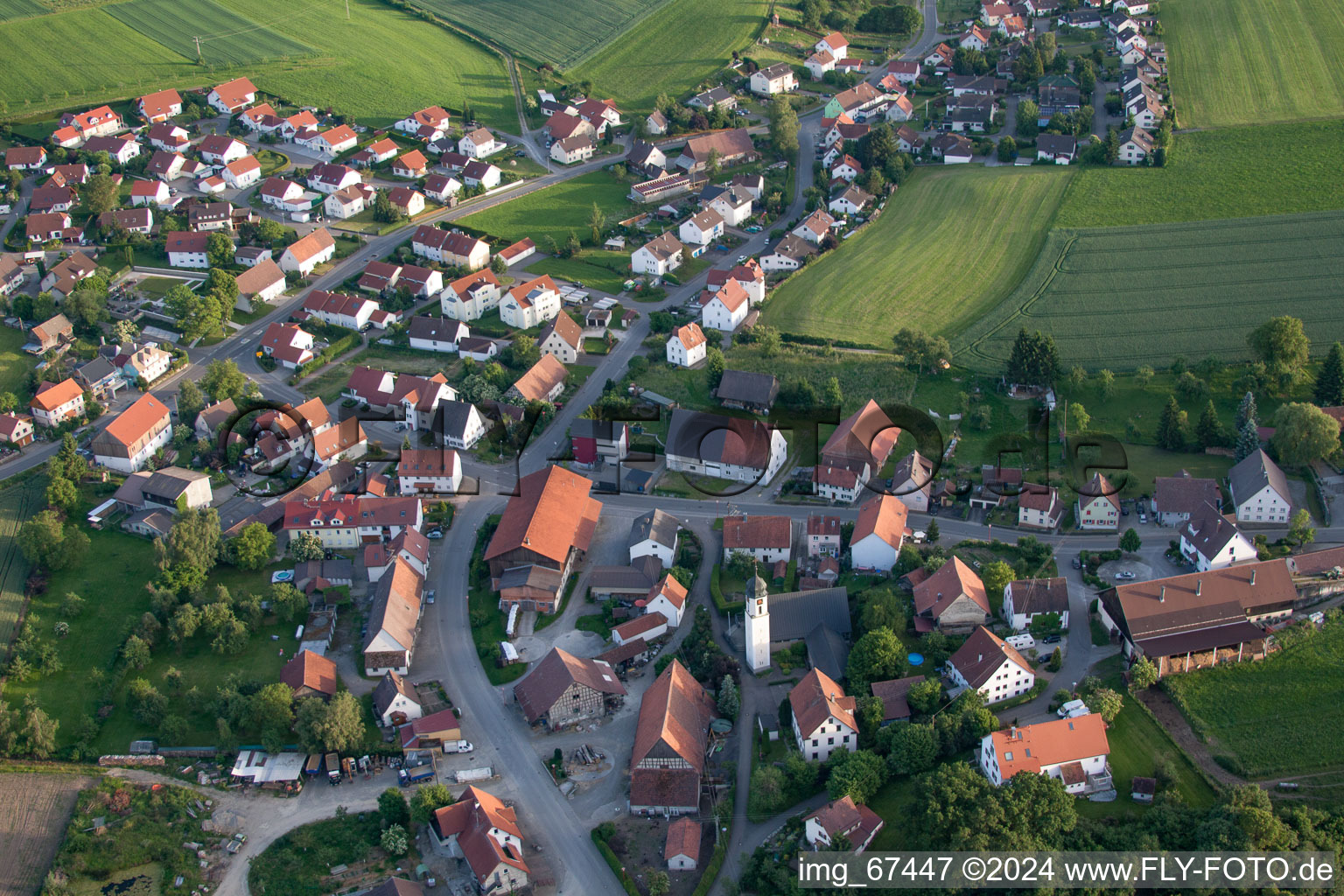 Vue aérienne de Saint Nicolas à le quartier Reute in Mittelbiberach dans le département Bade-Wurtemberg, Allemagne