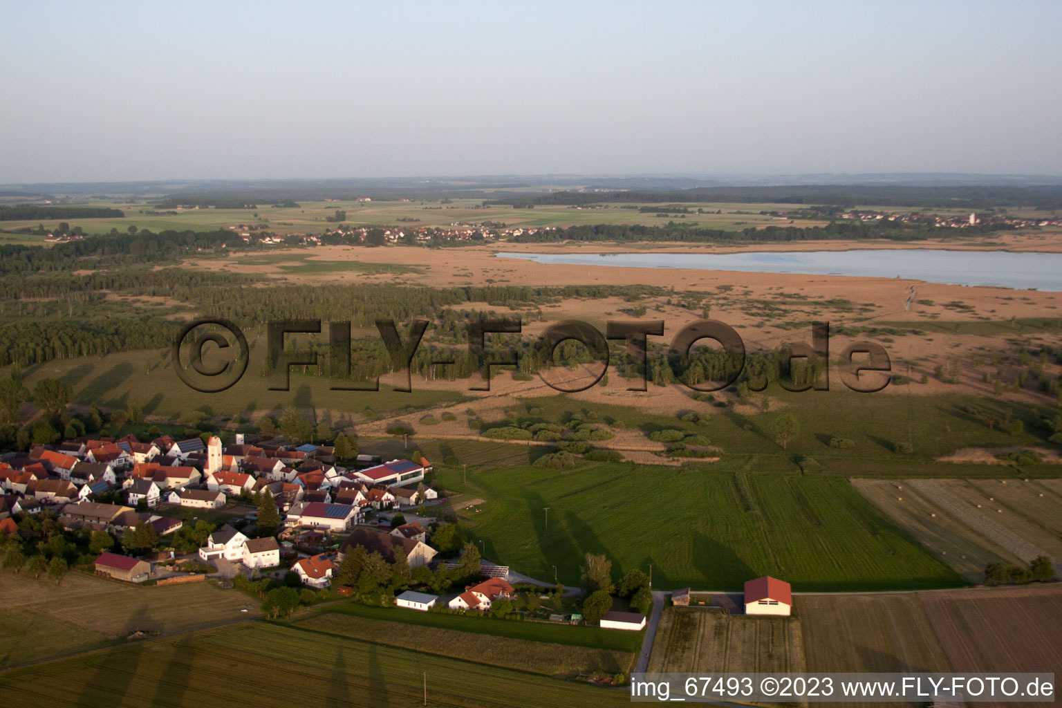 Alleshausen dans le département Bade-Wurtemberg, Allemagne du point de vue du drone