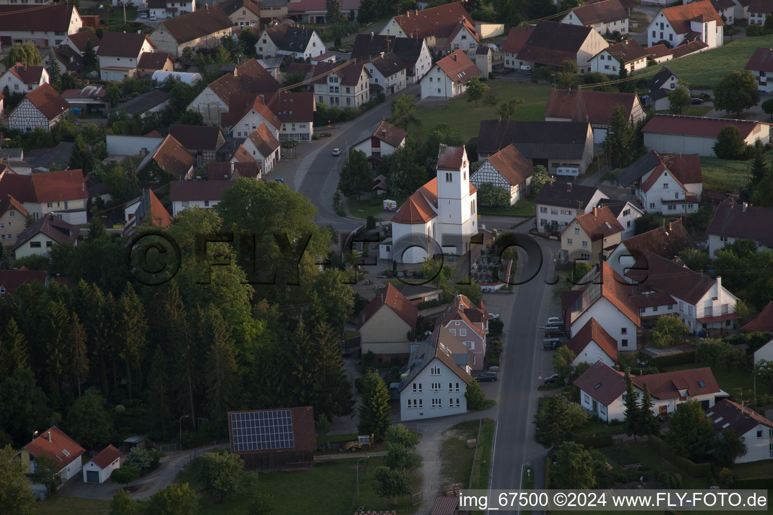 Vue aérienne de Bâtiment religieux dans le quartier de Kappel à Betzenweiler dans le département Bade-Wurtemberg, Allemagne