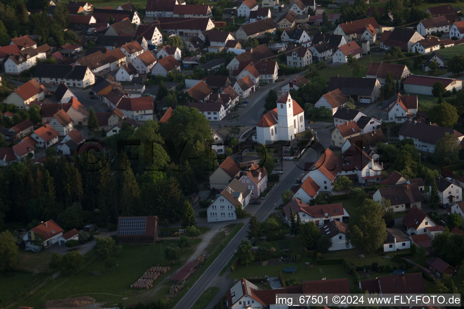 Vue aérienne de Bâtiment religieux dans le quartier de Kappel à Betzenweiler dans le département Bade-Wurtemberg, Allemagne