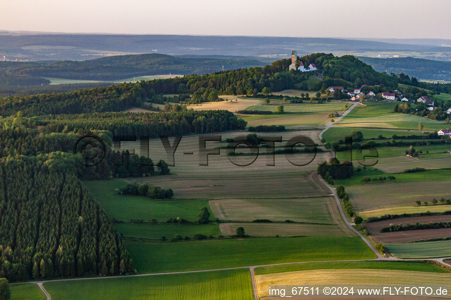 Vue aérienne de Le Bussen - montagne sacrée de la Haute Souabe à le quartier Offingen in Uttenweiler dans le département Bade-Wurtemberg, Allemagne