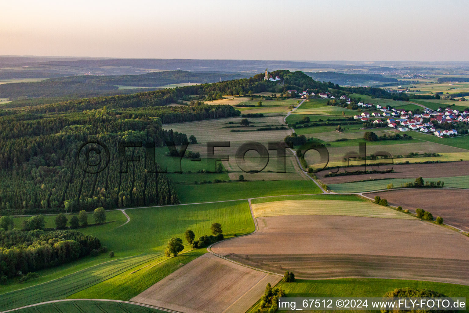 Photographie aérienne de Le Bussen - montagne sacrée de la Haute Souabe à le quartier Offingen in Uttenweiler dans le département Bade-Wurtemberg, Allemagne