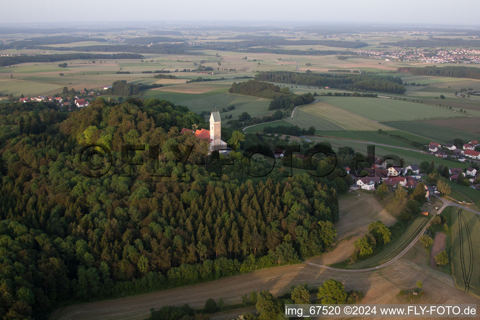 Vue aérienne de Saint-Jean-Baptiste - Bussenkirche à Uttenweiler dans le département Bade-Wurtemberg, Allemagne