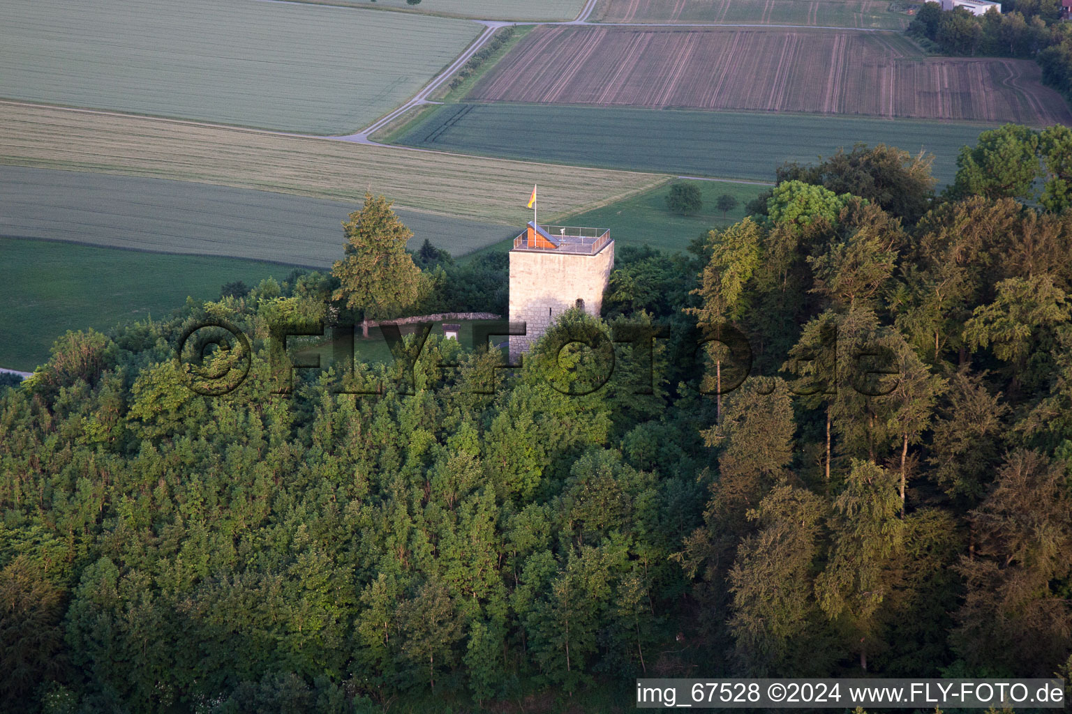 Photographie aérienne de Bussen, la plus haute montagne de Souabe et lieu de pèlerinage à Uttenweiler dans le département Bade-Wurtemberg, Allemagne