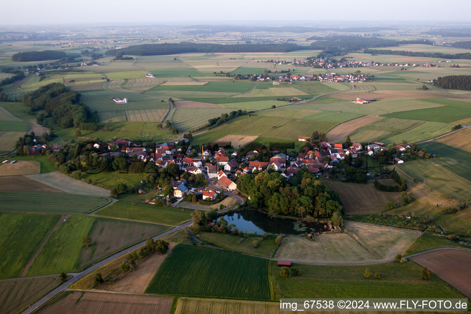 Vue aérienne de Vue sur le village à le quartier Uigendorf in Unlingen dans le département Bade-Wurtemberg, Allemagne