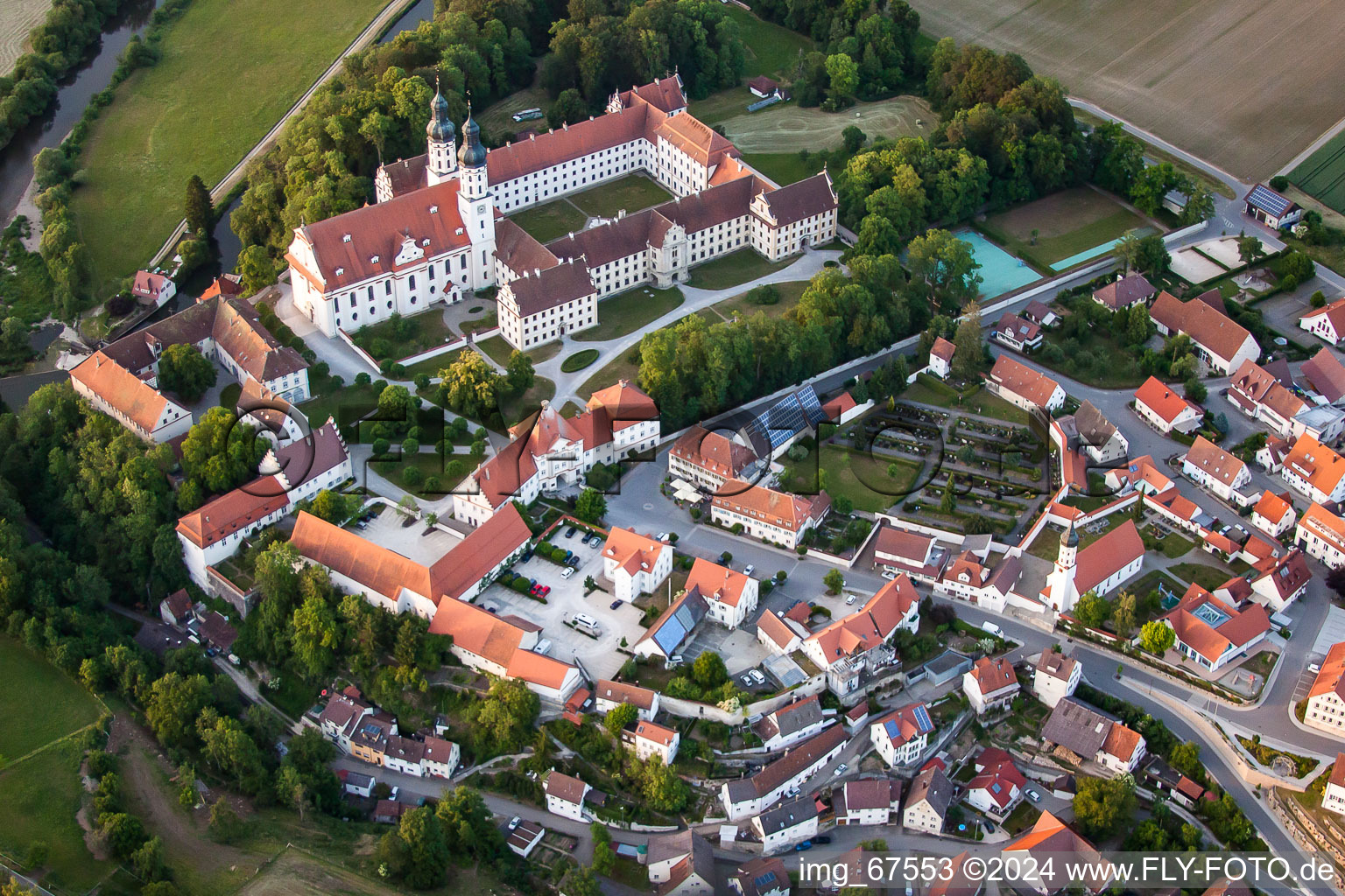 Vue aérienne de Monastère à Obermarchtal dans le département Bade-Wurtemberg, Allemagne