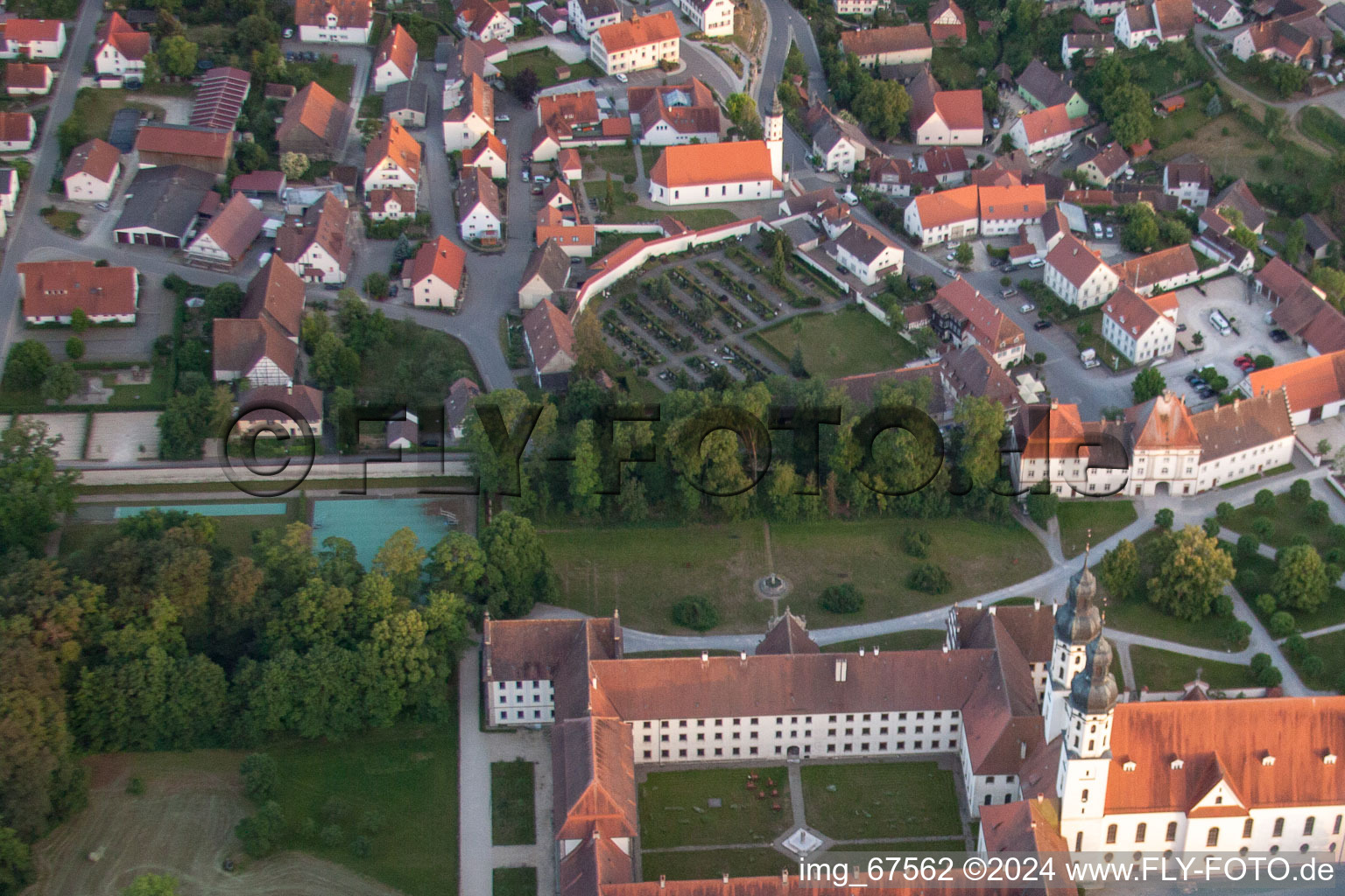 Vue aérienne de Monastère à Obermarchtal dans le département Bade-Wurtemberg, Allemagne