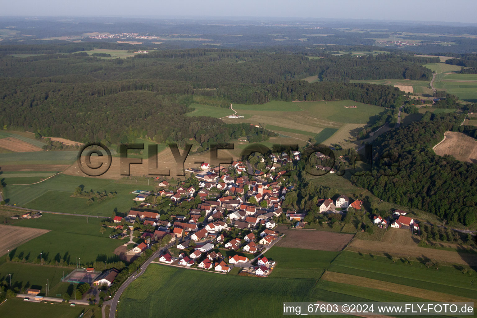 Vue aérienne de Champs agricoles et surfaces utilisables à Ehingen (Donau) dans le département Bade-Wurtemberg, Allemagne