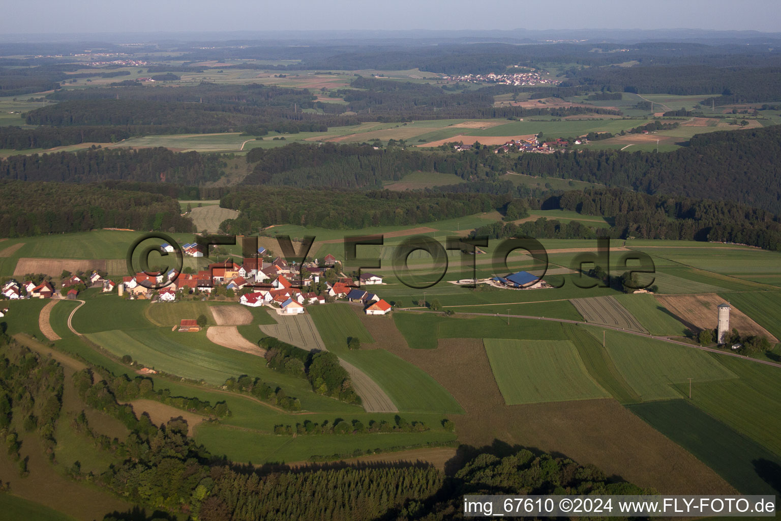 Vue aérienne de Brêmelau à le quartier Dürrenstetten in Münsingen dans le département Bade-Wurtemberg, Allemagne