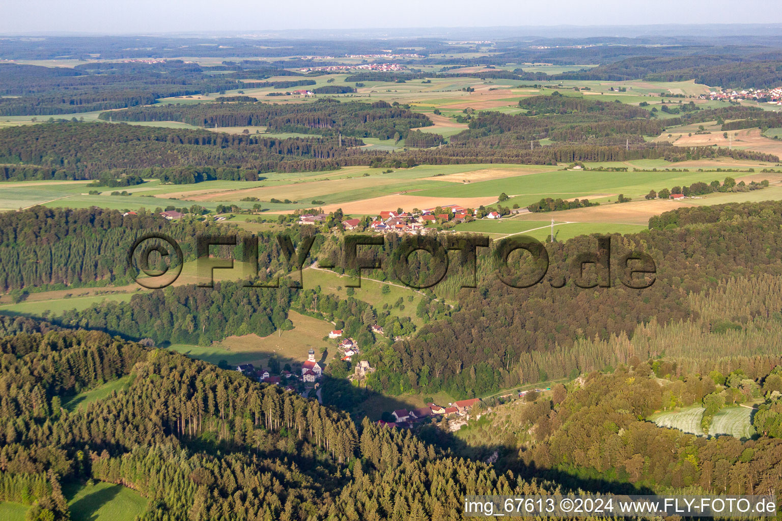 Vue aérienne de Quartier Bichishausen in Münsingen dans le département Bade-Wurtemberg, Allemagne