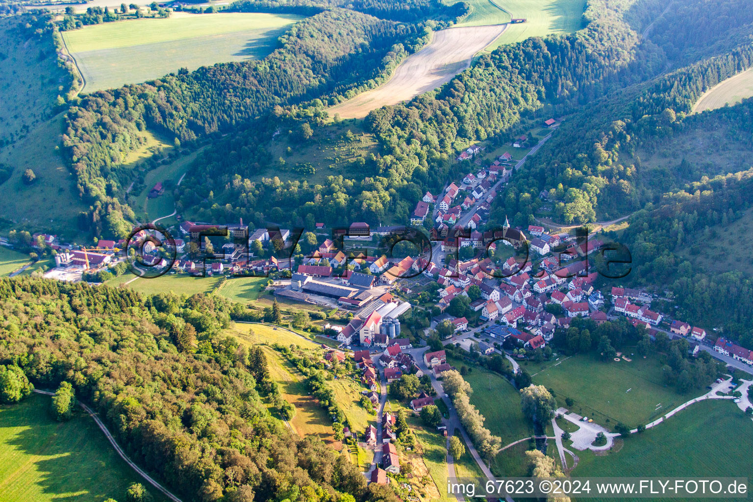 Vue aérienne de Quartier Buttenhausen in Münsingen dans le département Bade-Wurtemberg, Allemagne