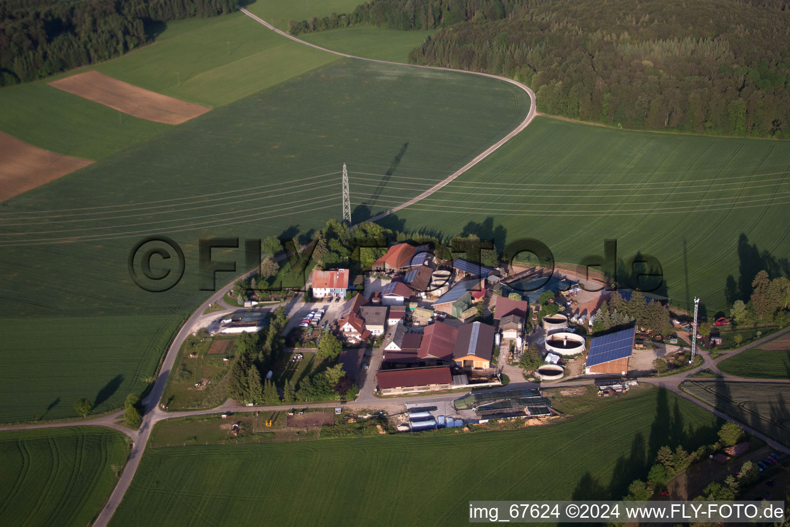 Vue aérienne de Fladhof à le quartier Buttenhausen in Münsingen dans le département Bade-Wurtemberg, Allemagne