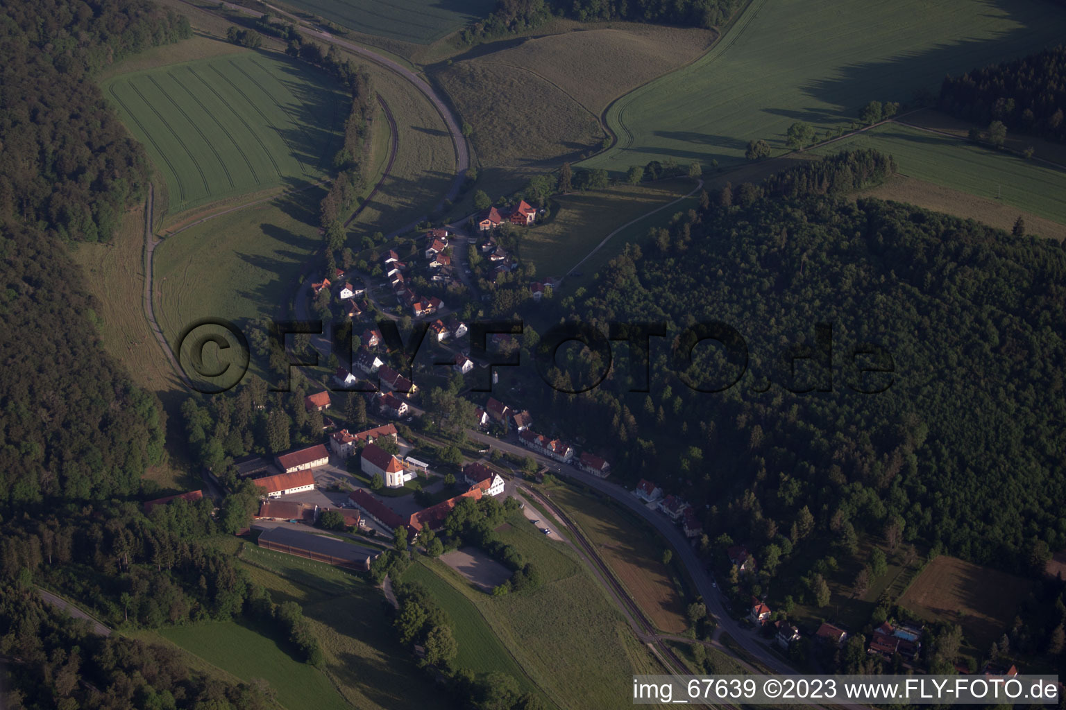 Vue aérienne de Gomadingen dans le département Bade-Wurtemberg, Allemagne