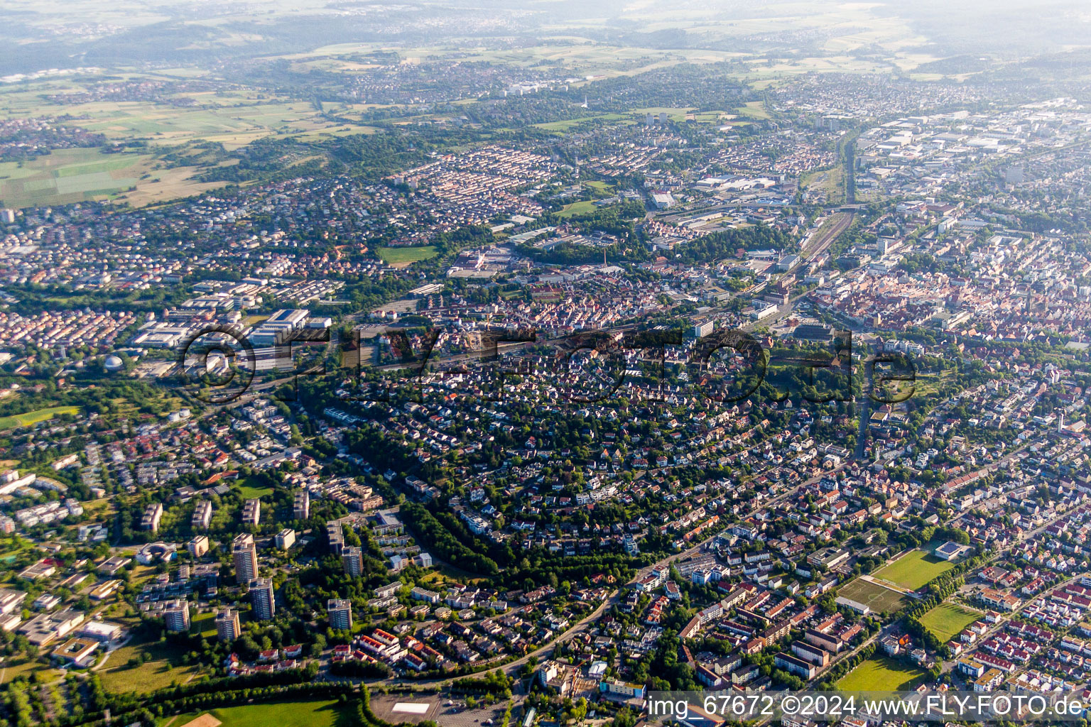 Vue aérienne de Vue des rues et des maisons des quartiers résidentiels à Reutlingen dans le département Bade-Wurtemberg, Allemagne