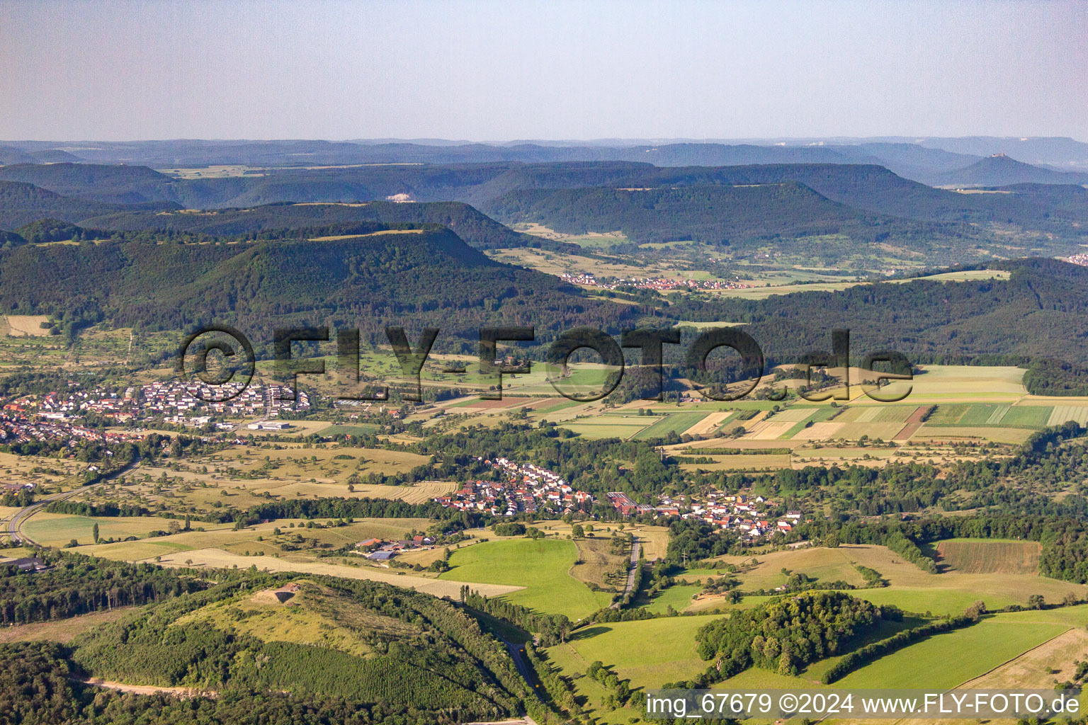 Vue aérienne de Jettenburg à le quartier Bronnweiler in Reutlingen dans le département Bade-Wurtemberg, Allemagne