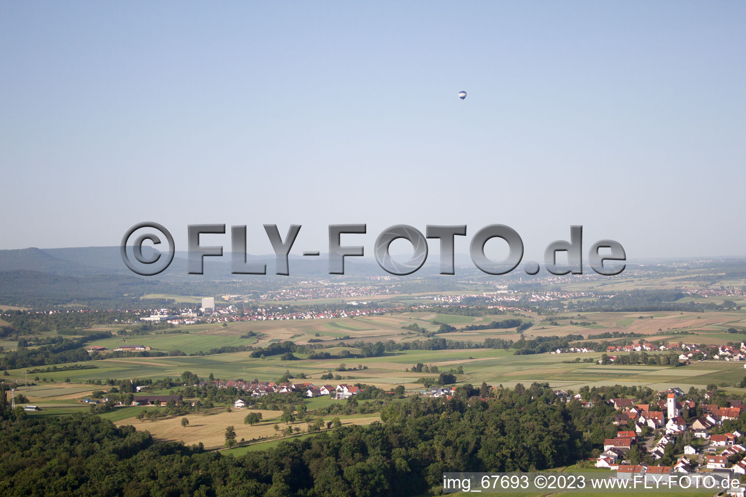 Jettenburg dans le département Bade-Wurtemberg, Allemagne depuis l'avion