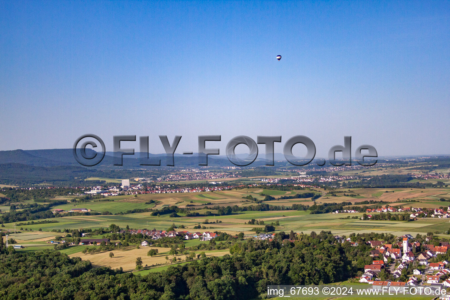 Jettenburg dans le département Bade-Wurtemberg, Allemagne depuis l'avion