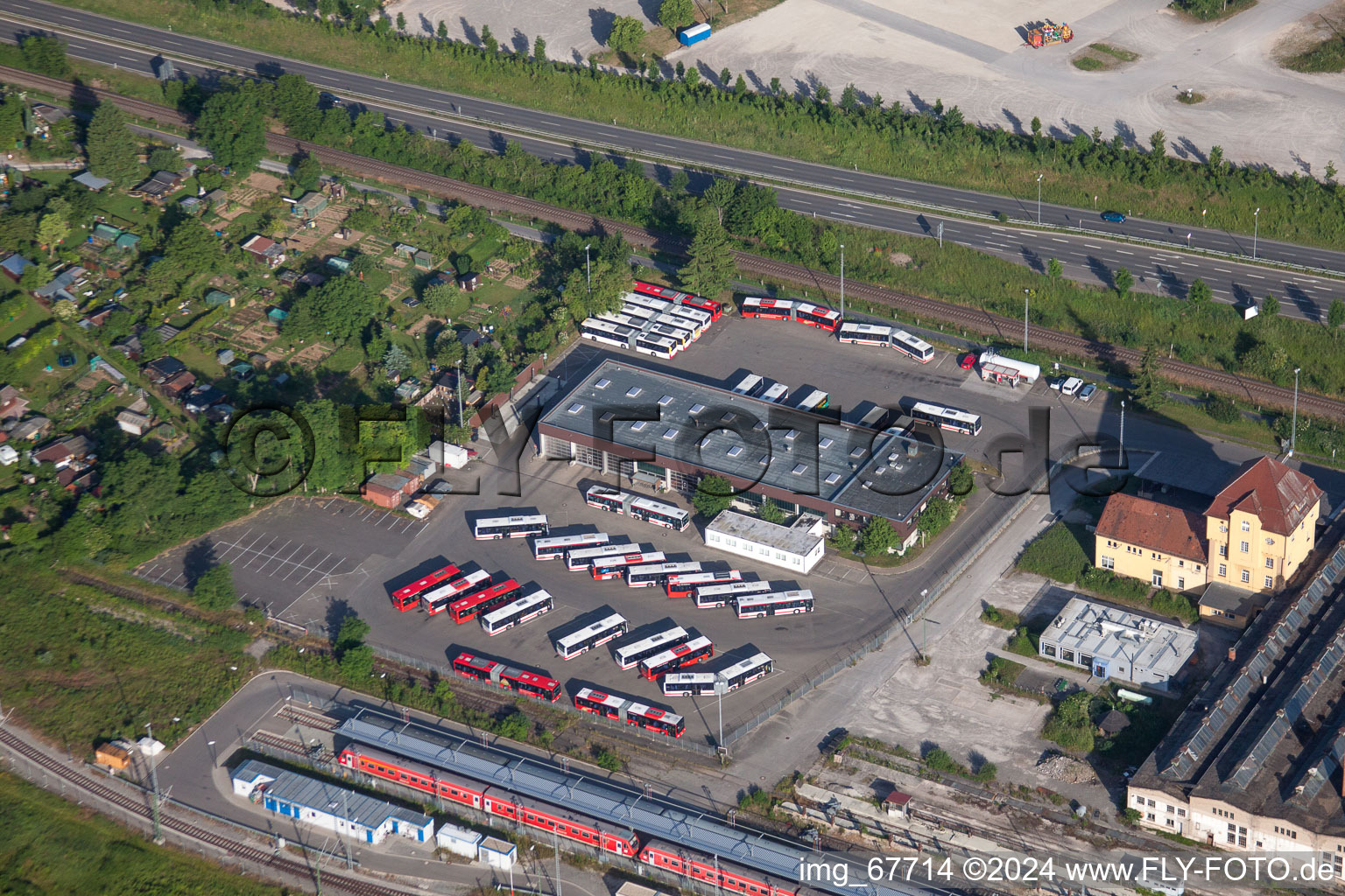 Vue aérienne de Transport local et dépôt de bus de la société de transport municipale BRG Stuttgart GmbH dans le quartier de Derendingen à Tübingen dans le département Bade-Wurtemberg, Allemagne