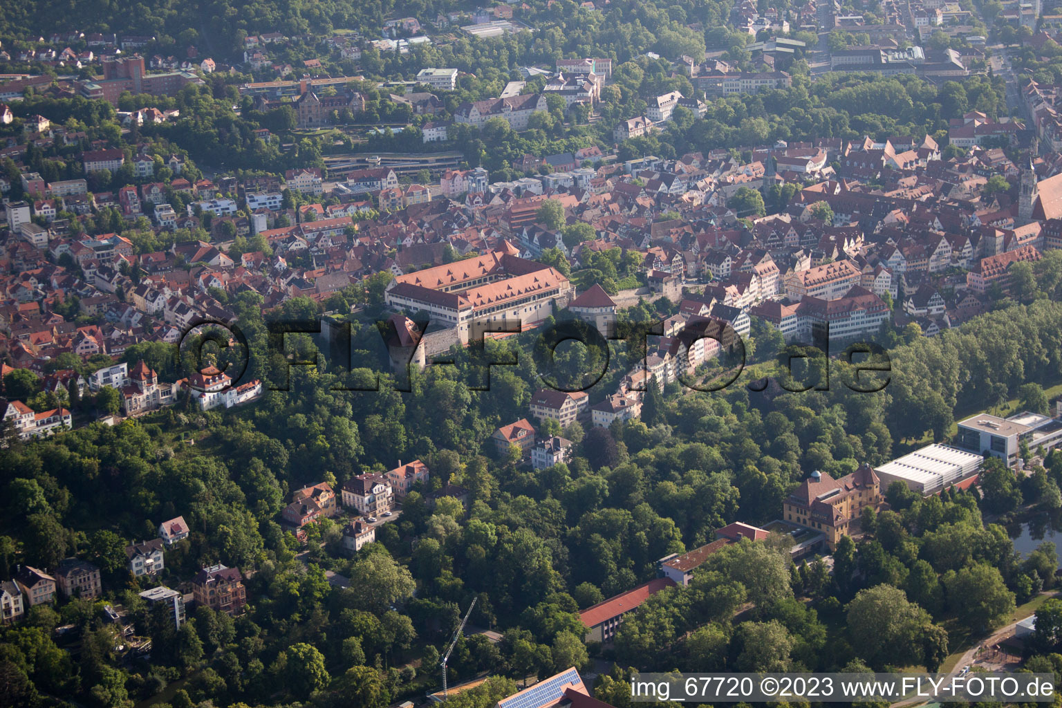 Vue oblique de Tübingen dans le département Bade-Wurtemberg, Allemagne