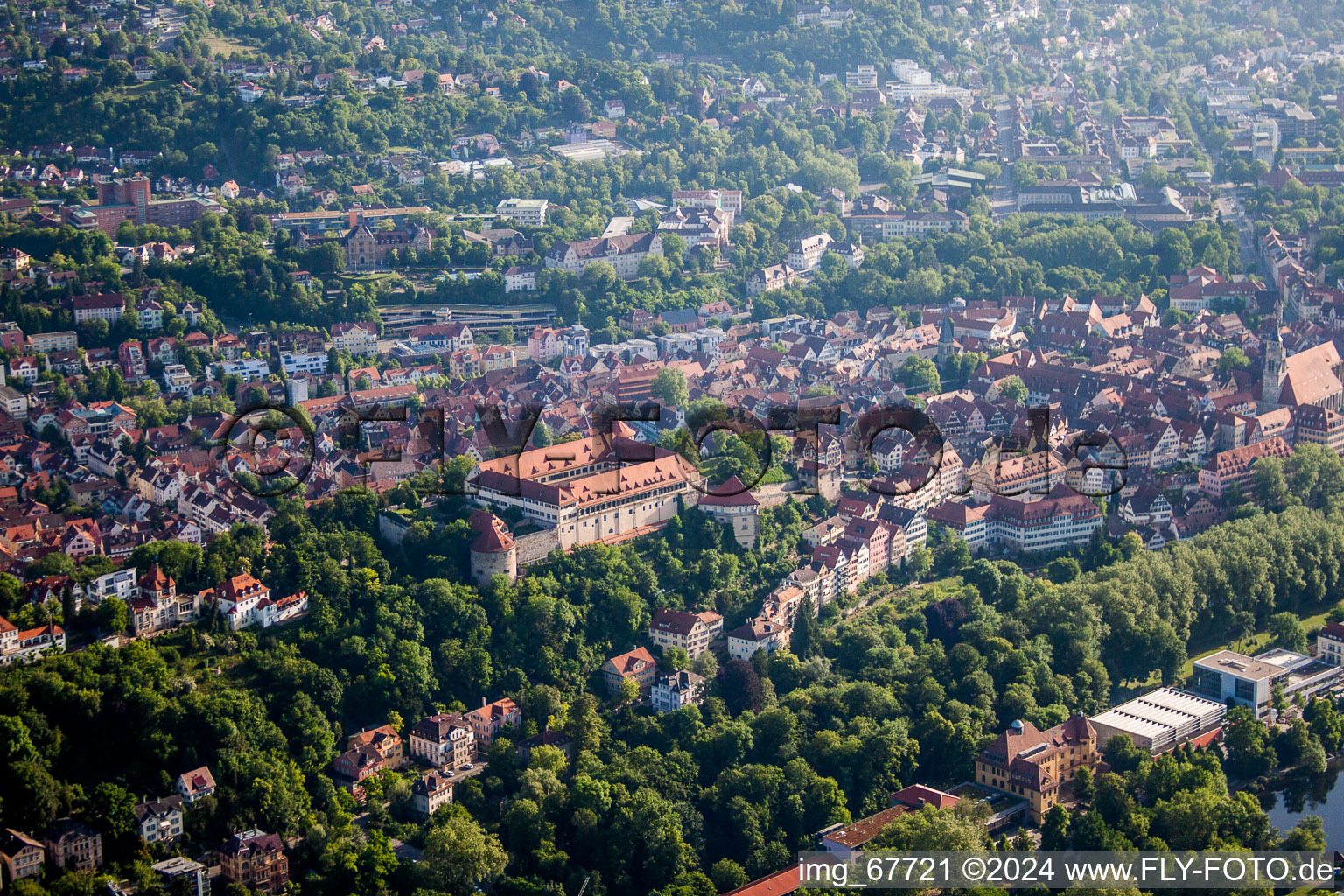 Photographie aérienne de Complexe du château de Hohentübingen avec musée des cultures anciennes | à Tübingen dans le département Bade-Wurtemberg, Allemagne