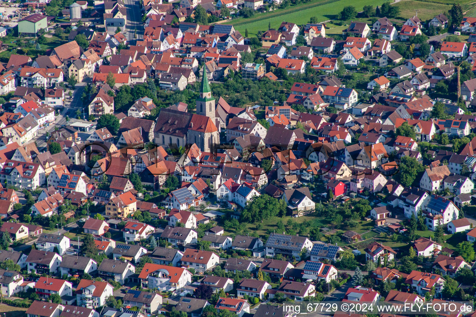 Vue aérienne de Vue des rues et des maisons des quartiers résidentiels à le quartier Entringen in Ammerbuch dans le département Bade-Wurtemberg, Allemagne