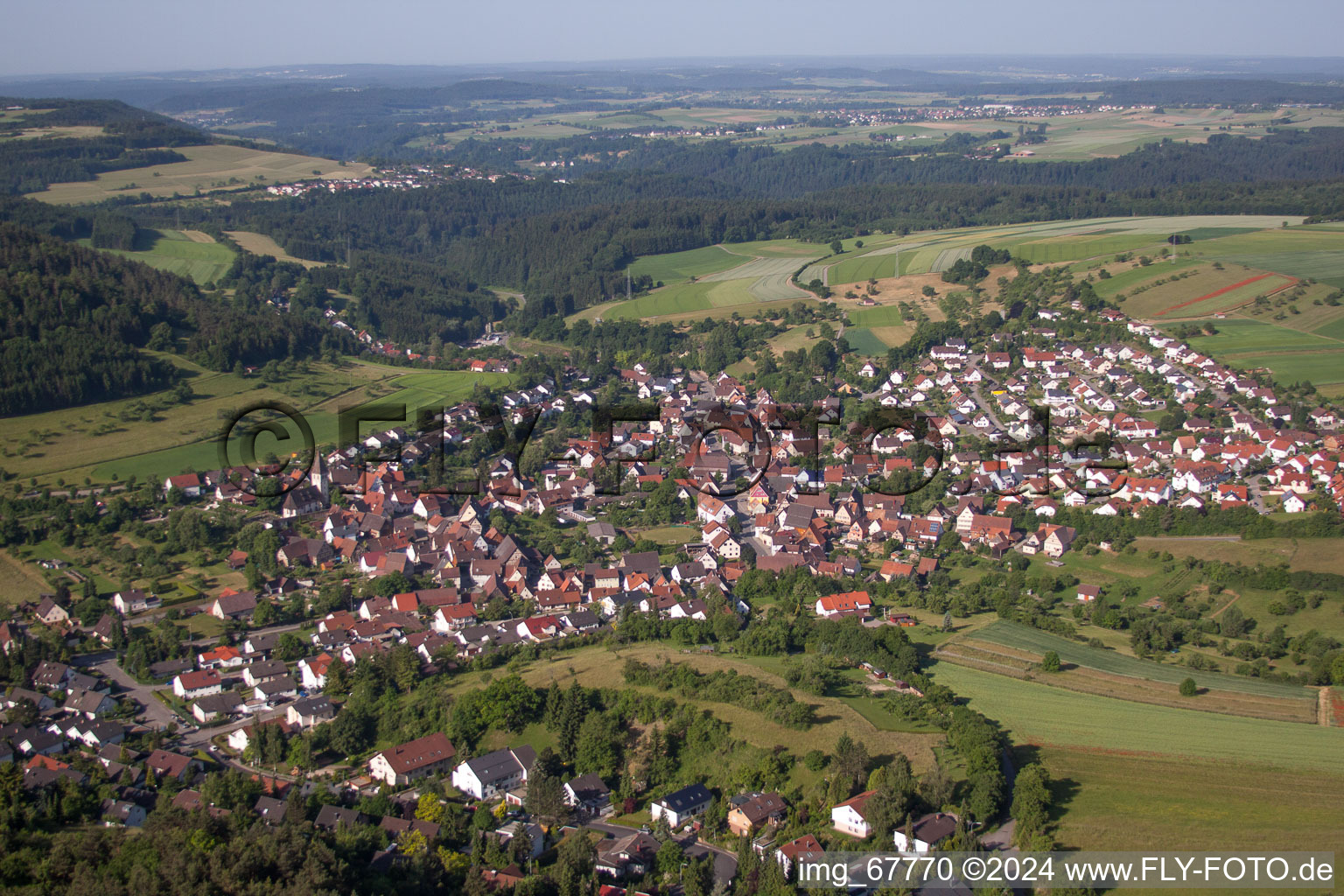 Vue aérienne de Vue sur le village à le quartier Holzbronn in Calw dans le département Bade-Wurtemberg, Allemagne