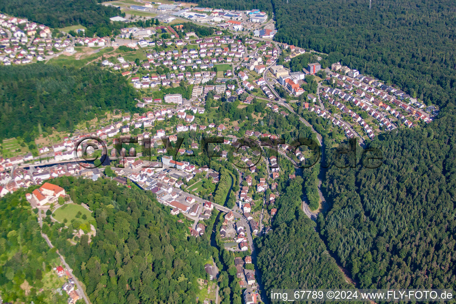 Vue aérienne de Schönblickstr. à Neuenbürg dans le département Bade-Wurtemberg, Allemagne