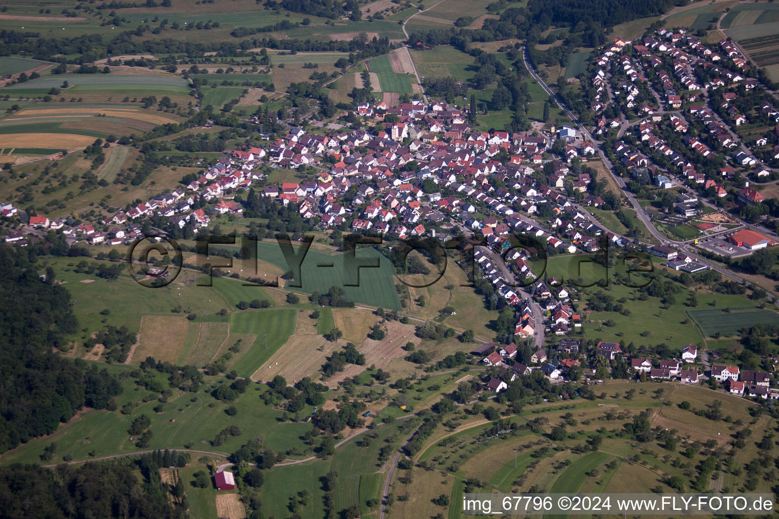 Quartier Gräfenhausen in Birkenfeld dans le département Bade-Wurtemberg, Allemagne du point de vue du drone