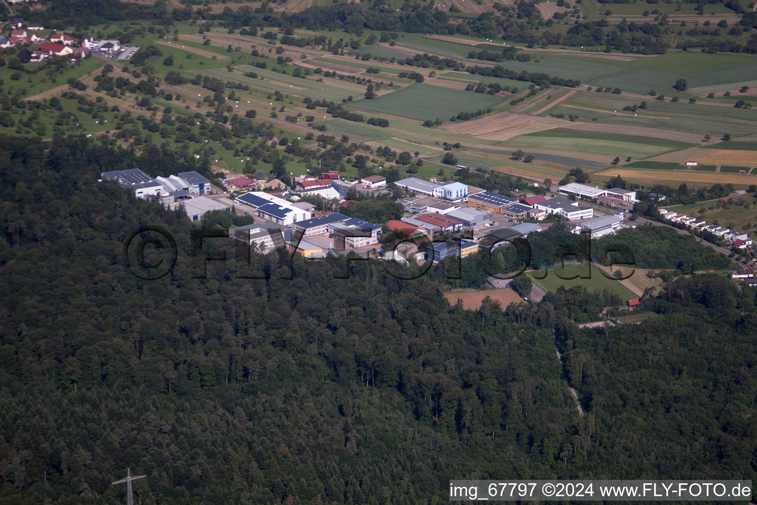 Vue aérienne de Zone industrielle à Gräfenhausen dans le département Bade-Wurtemberg, Allemagne