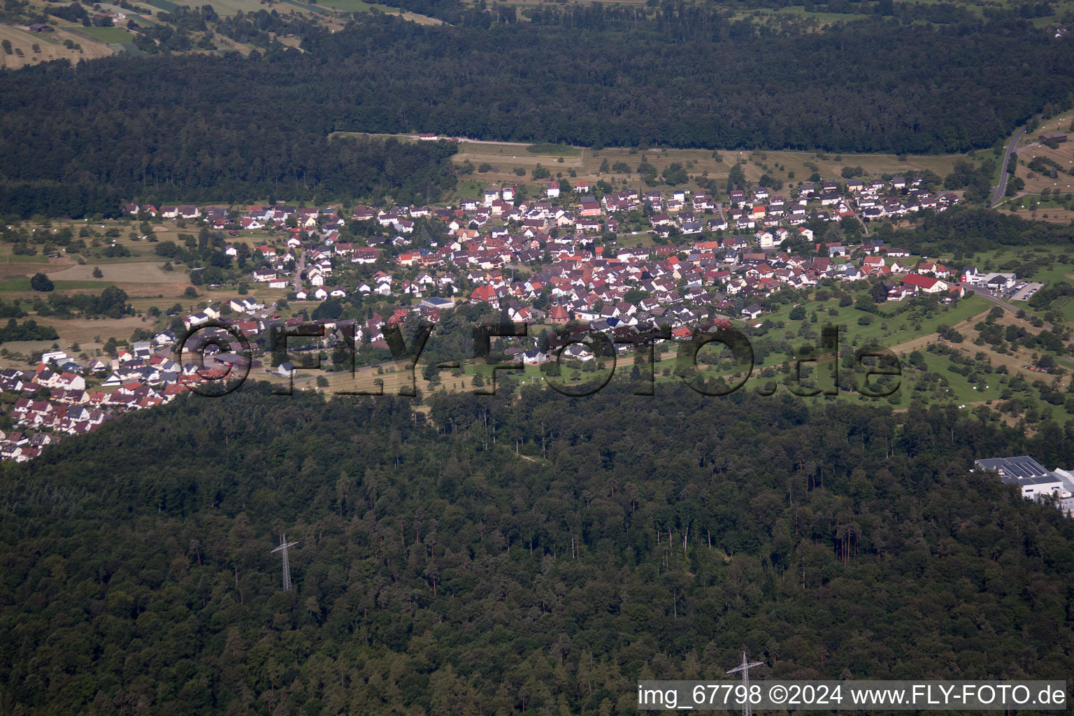 Vue aérienne de Atterrir à l'étranger avec 0,2 l chez des amis à Gräfenhausen dans le département Bade-Wurtemberg, Allemagne