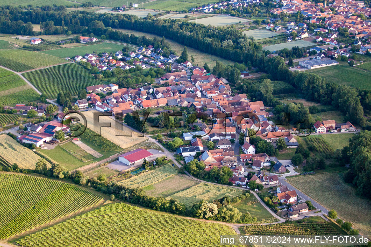 Quartier Klingen in Heuchelheim-Klingen dans le département Rhénanie-Palatinat, Allemagne d'un drone