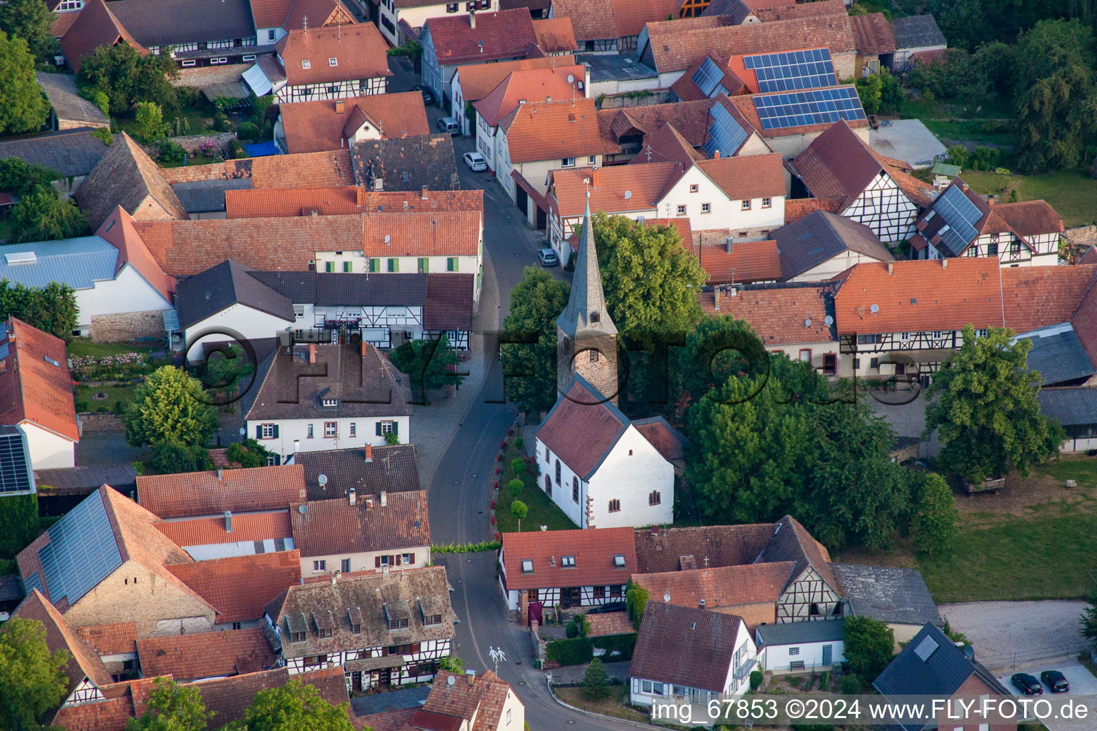 Quartier Klingen in Heuchelheim-Klingen dans le département Rhénanie-Palatinat, Allemagne vu d'un drone