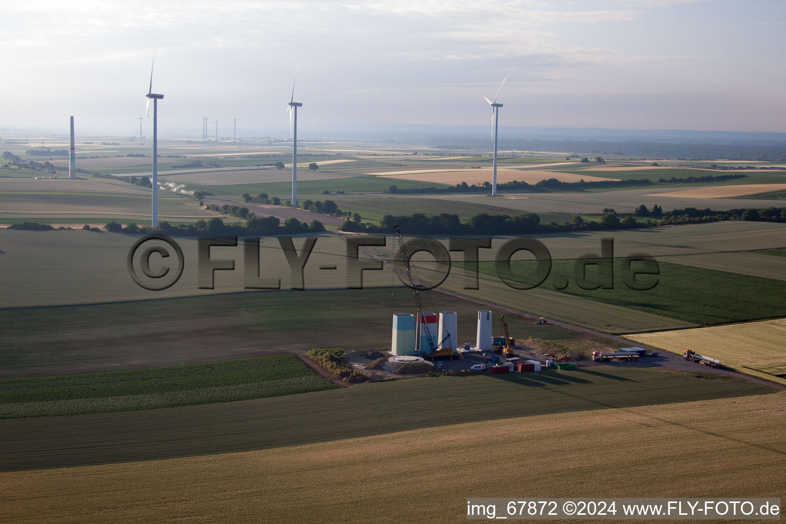 Photographie aérienne de Nouveau parc éolien à Offenbach an der Queich dans le département Rhénanie-Palatinat, Allemagne
