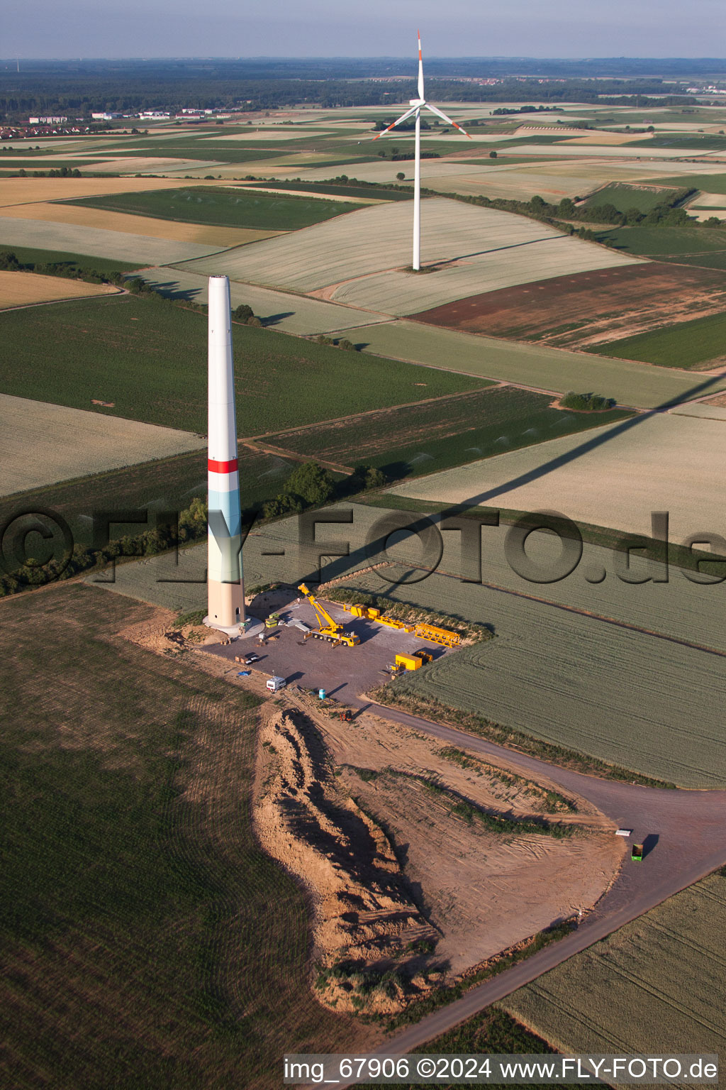 Photographie aérienne de Nouveau parc éolien à Offenbach an der Queich dans le département Rhénanie-Palatinat, Allemagne