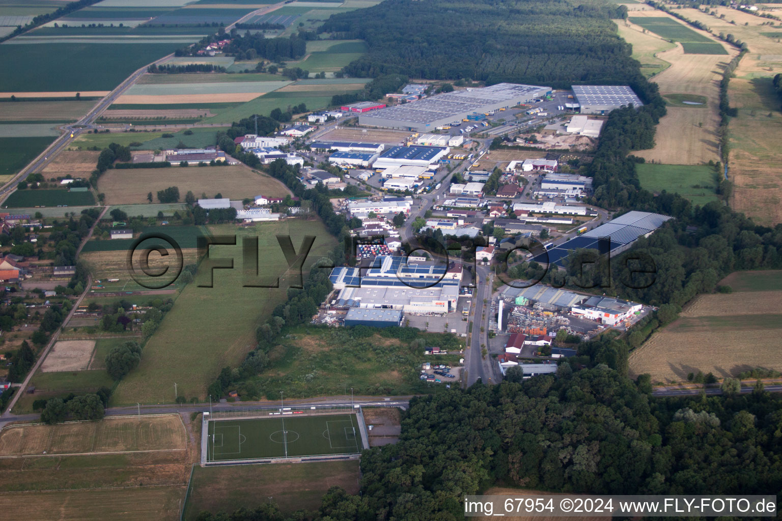 Vue oblique de Zone industrielle de Horst à le quartier Minderslachen in Kandel dans le département Rhénanie-Palatinat, Allemagne