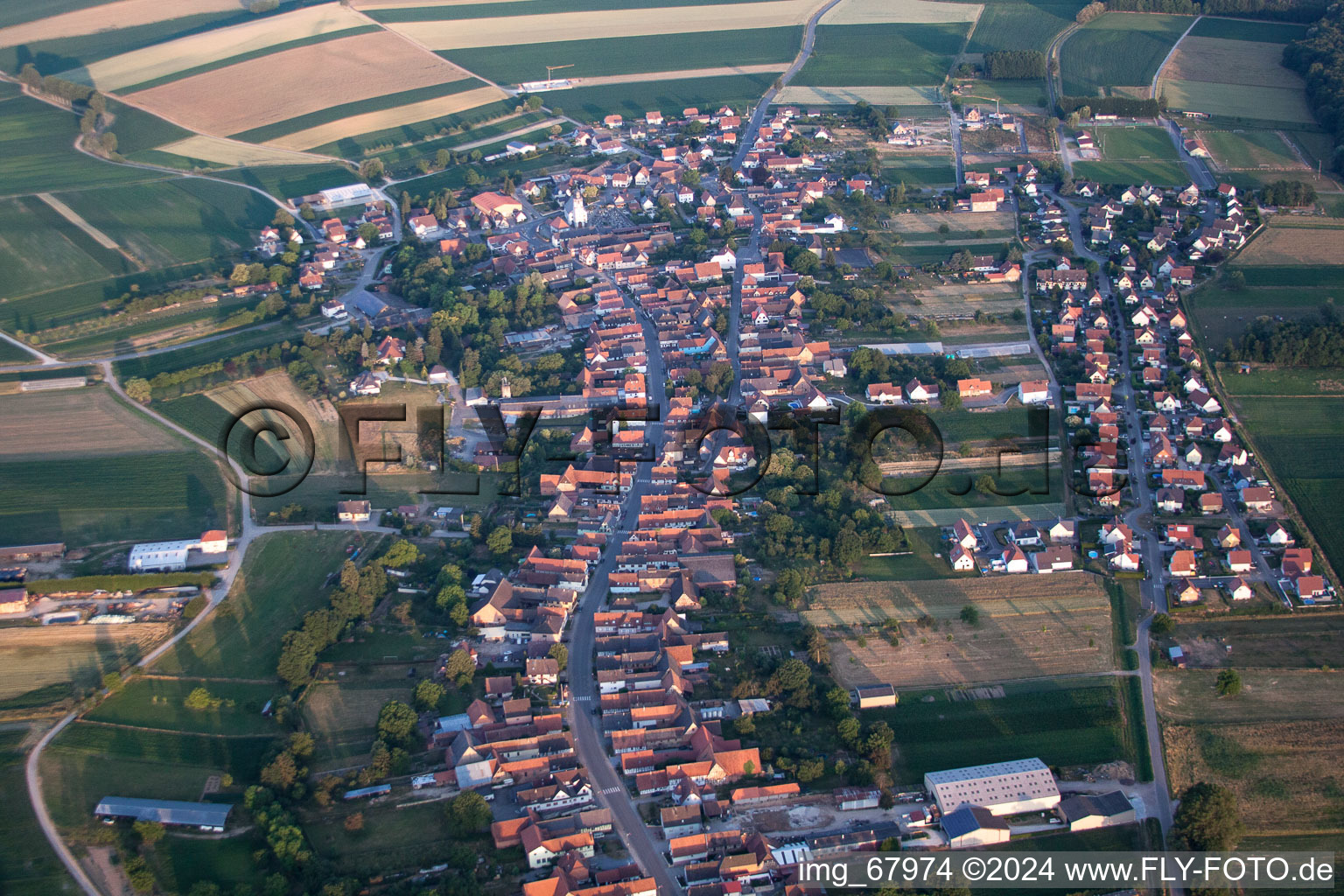 Vue oblique de Niederlauterbach dans le département Bas Rhin, France