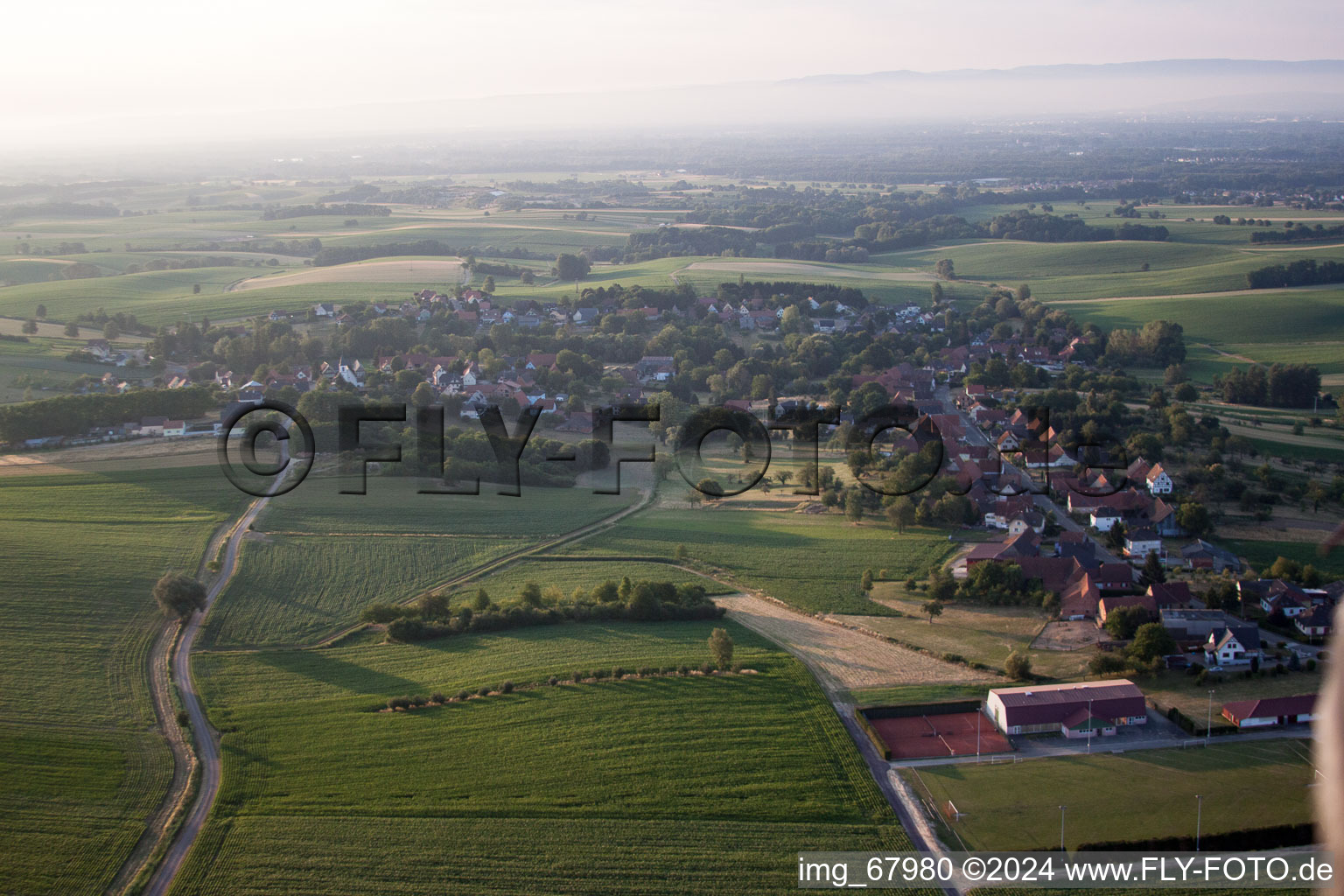 Vue d'oiseau de Eberbach-Seltz dans le département Bas Rhin, France