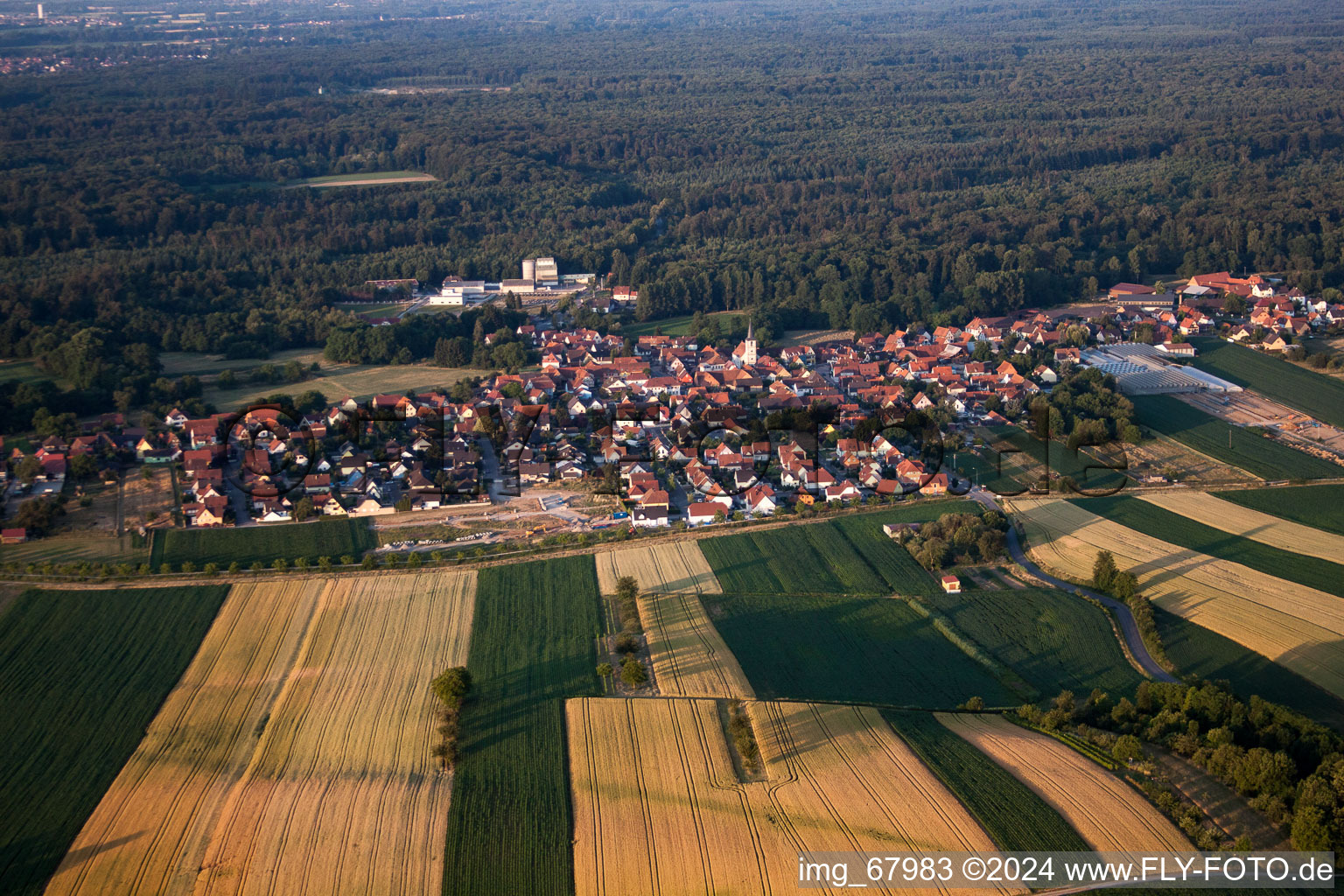 Vue oblique de Niederrœdern dans le département Bas Rhin, France