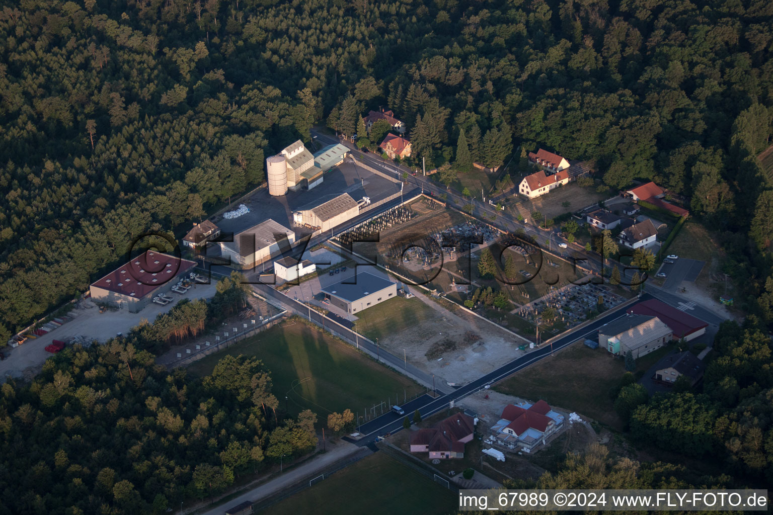 Niederrœdern dans le département Bas Rhin, France vue d'en haut