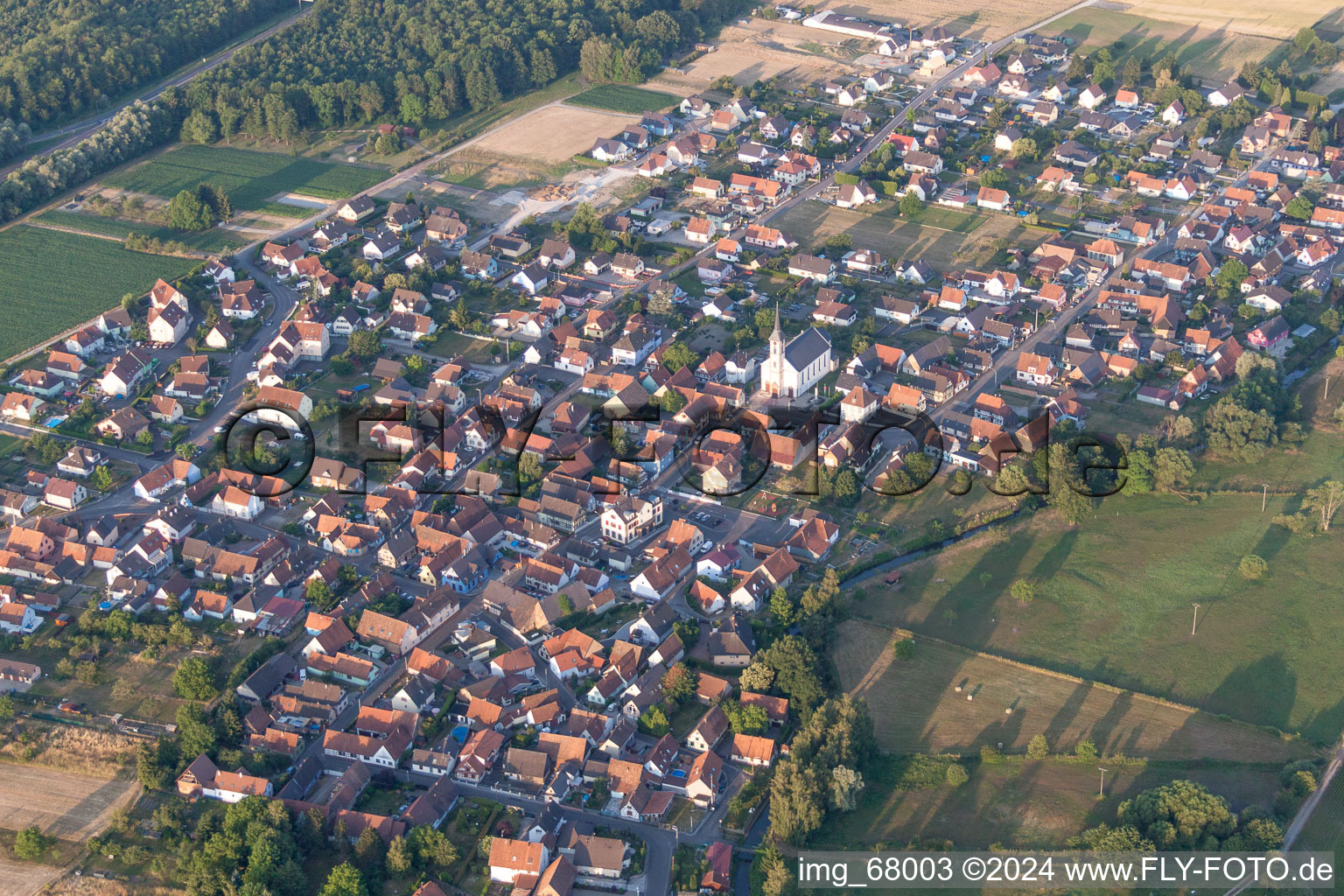 Vue aérienne de Itinéraire autoroutier du BAB français A35 à Leutenheim dans le département Bas Rhin, France