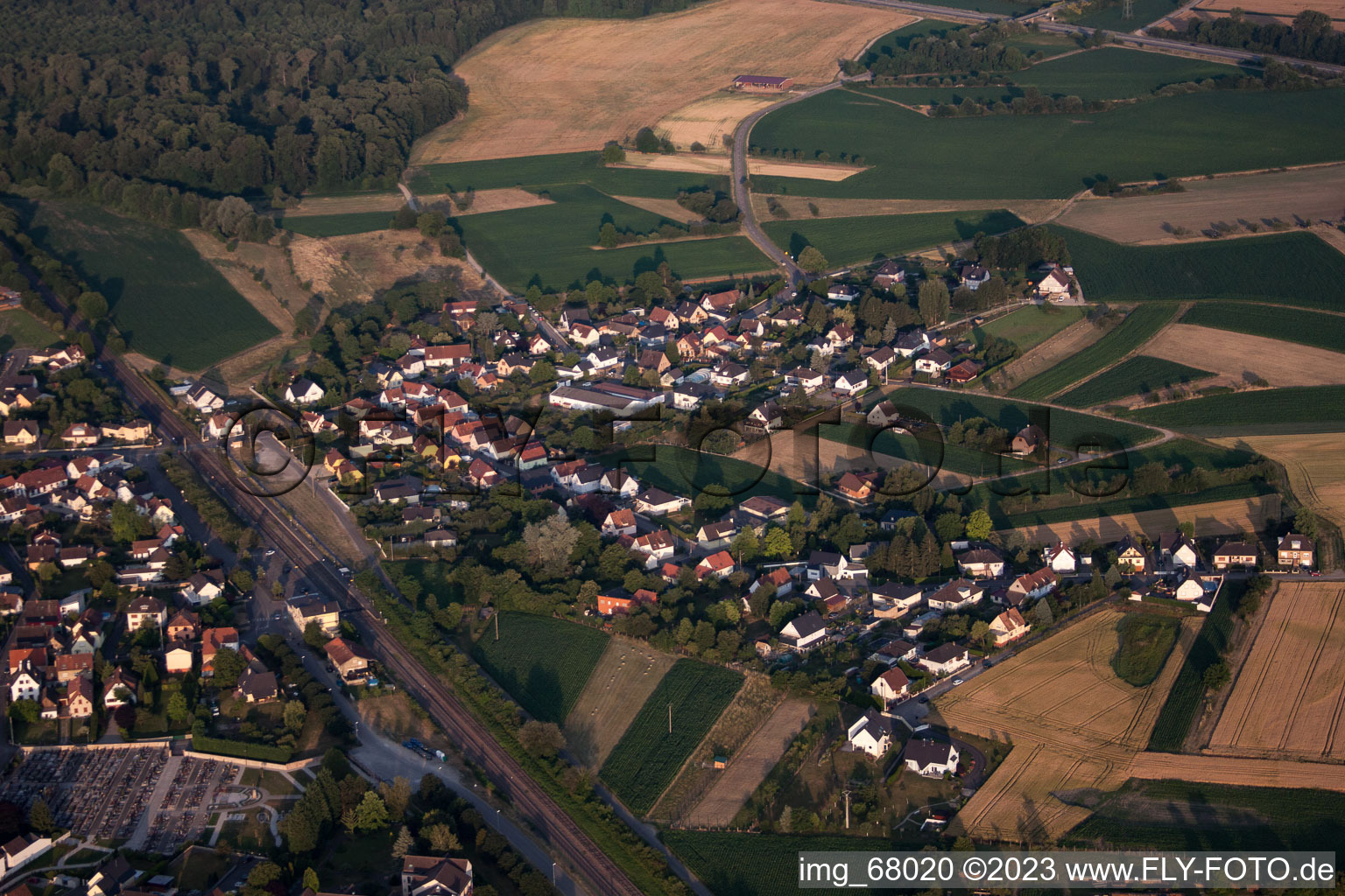 Drusenheim dans le département Bas Rhin, France vu d'un drone