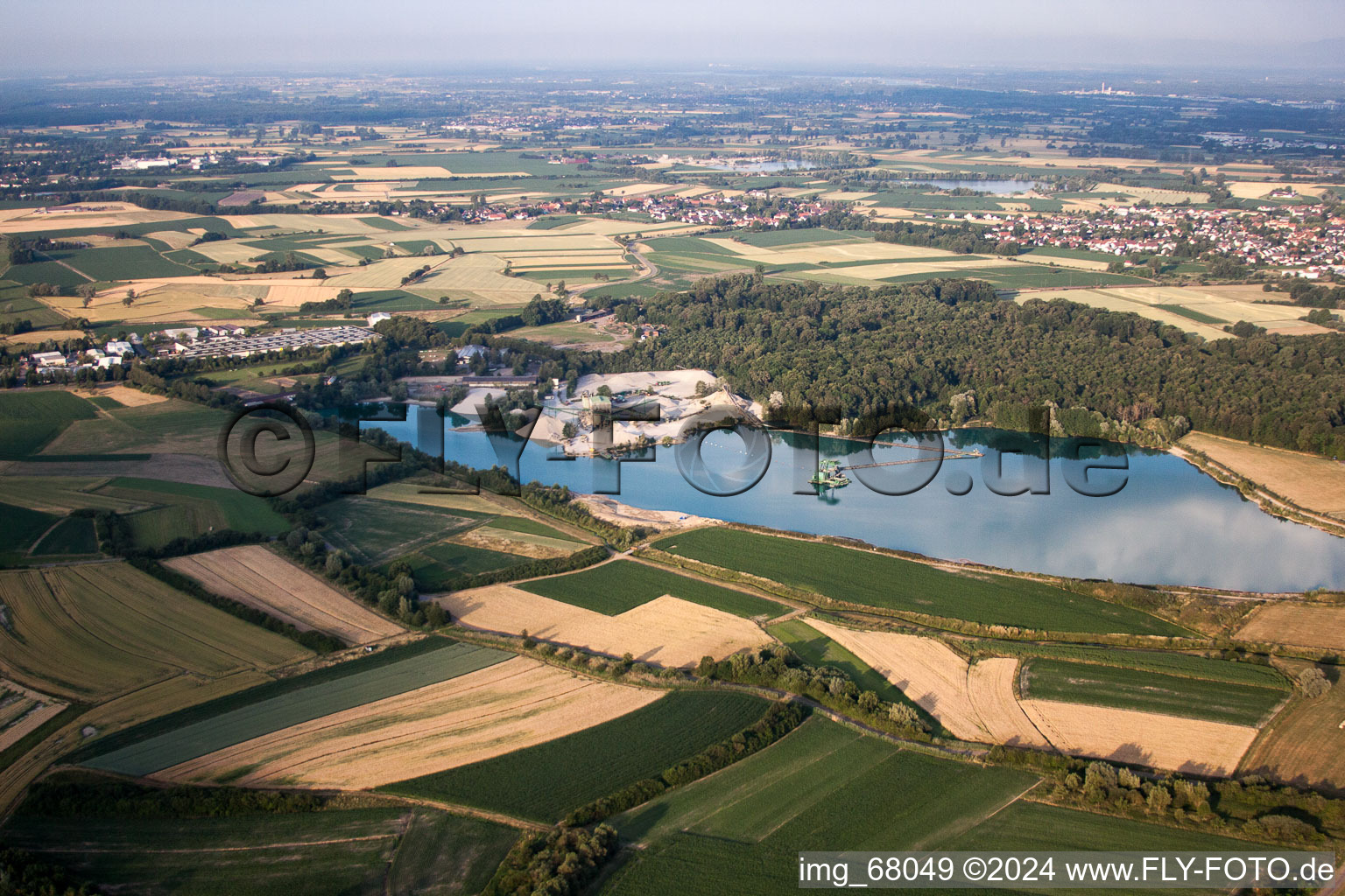 Photographie aérienne de Étang de carrière à le quartier Legelshurst in Willstätt dans le département Bade-Wurtemberg, Allemagne