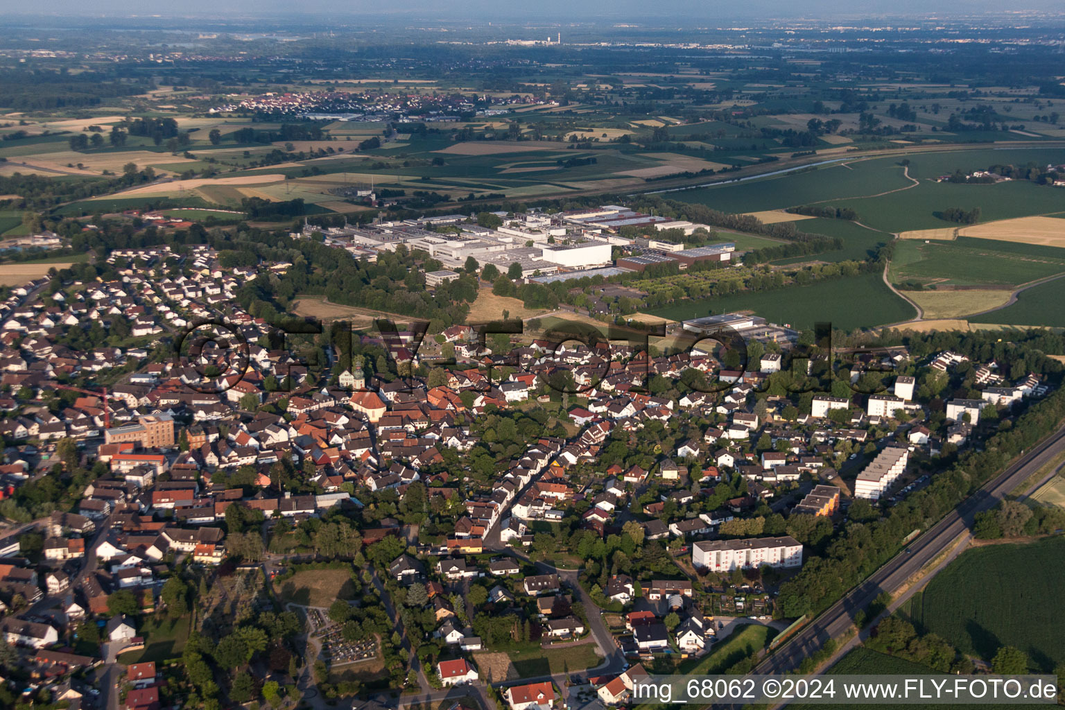 Vue d'oiseau de Willstätt dans le département Bade-Wurtemberg, Allemagne