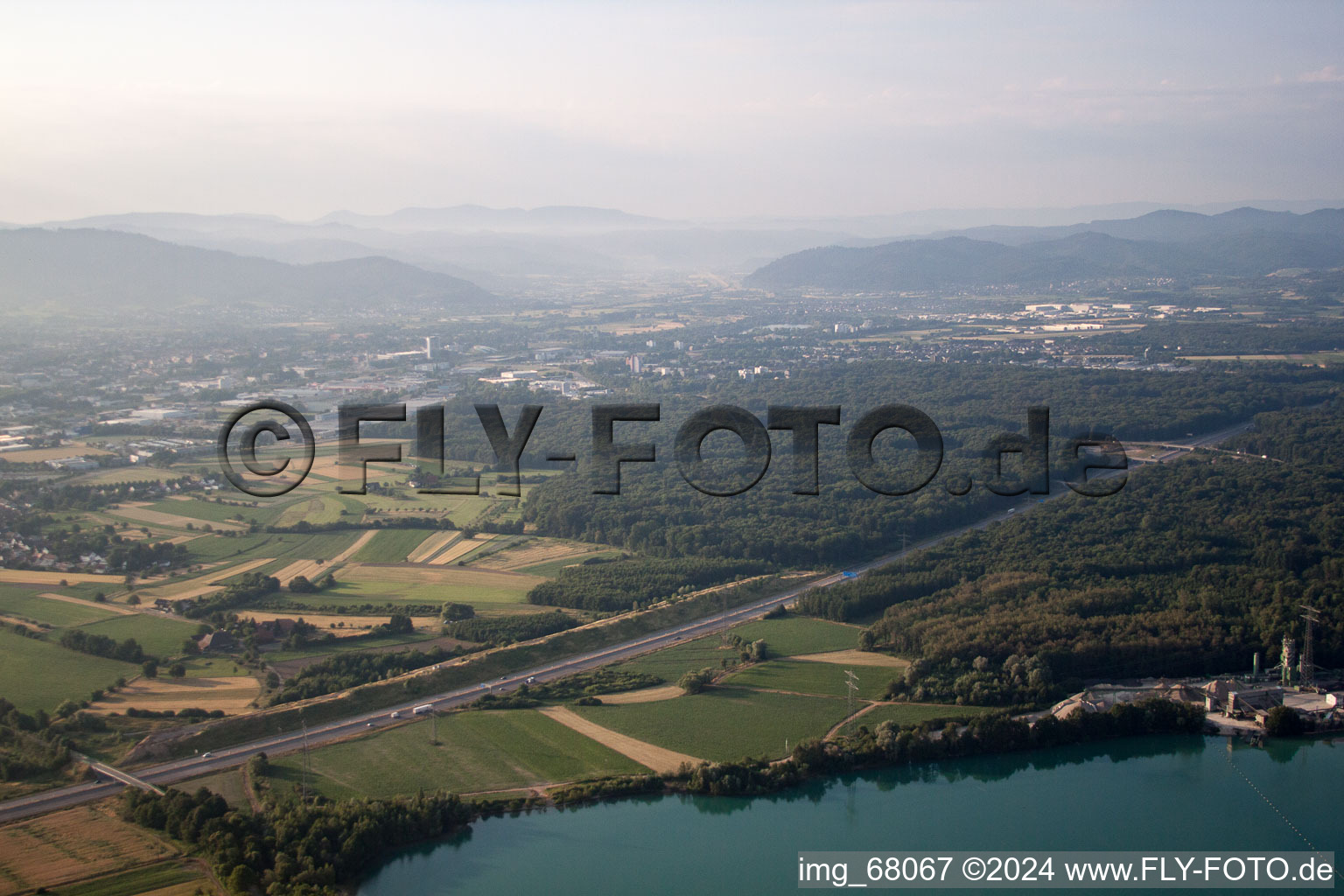 Vue aérienne de Étang de carrière à Schutterwald dans le département Bade-Wurtemberg, Allemagne