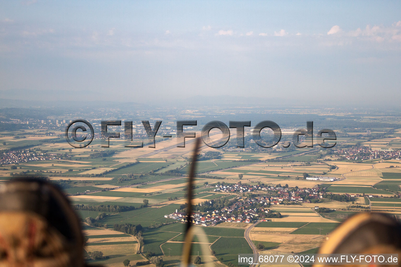 Vue aérienne de Schutterzell, aérodrome de Lahr à Friesenheim dans le département Bade-Wurtemberg, Allemagne