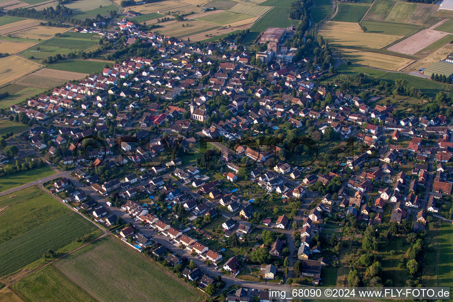 Vue aérienne de Vue sur le village à le quartier Hugsweier in Lahr dans le département Bade-Wurtemberg, Allemagne