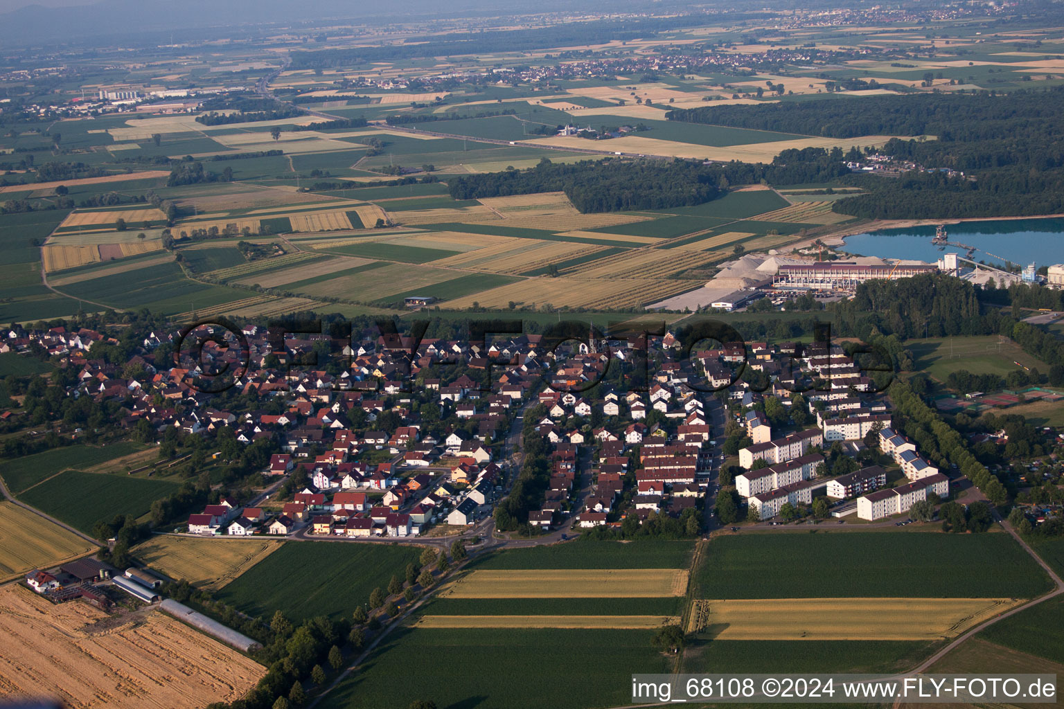 Vue aérienne de Vue sur le village à le quartier Kippenheimweiler in Lahr dans le département Bade-Wurtemberg, Allemagne